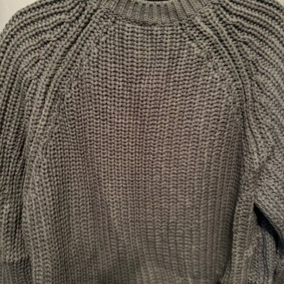 Grey Crew Neck distressed Sweater - NWOT - Picture 10 of 15